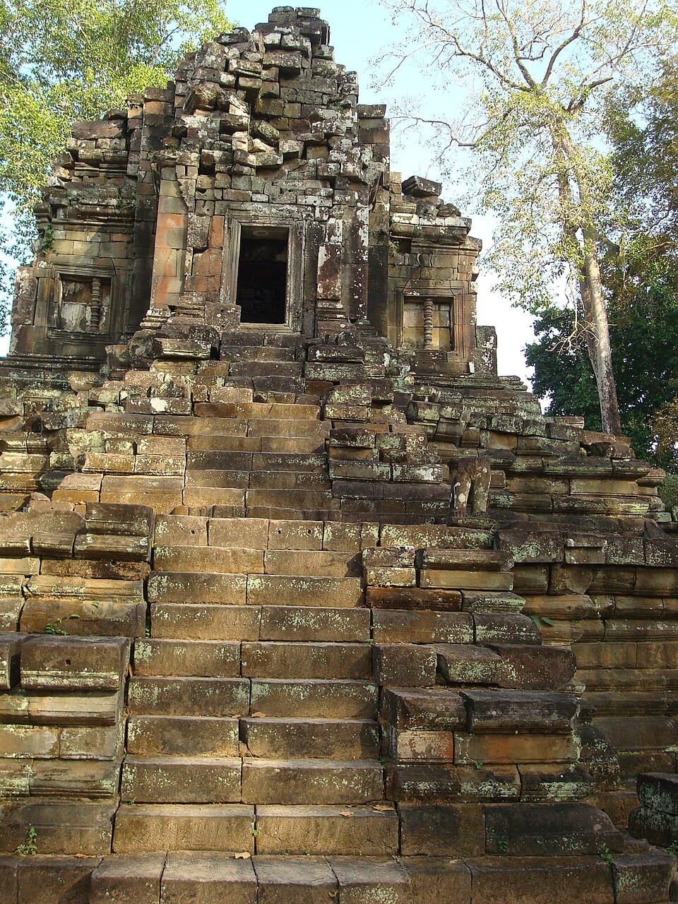 Preah Thom Temple Carvings