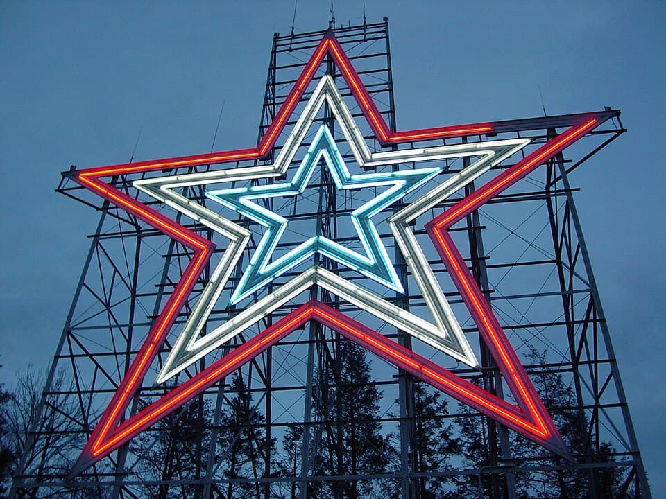Mill Mountain Star