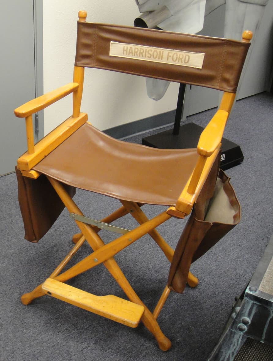 Lightweight folding chair