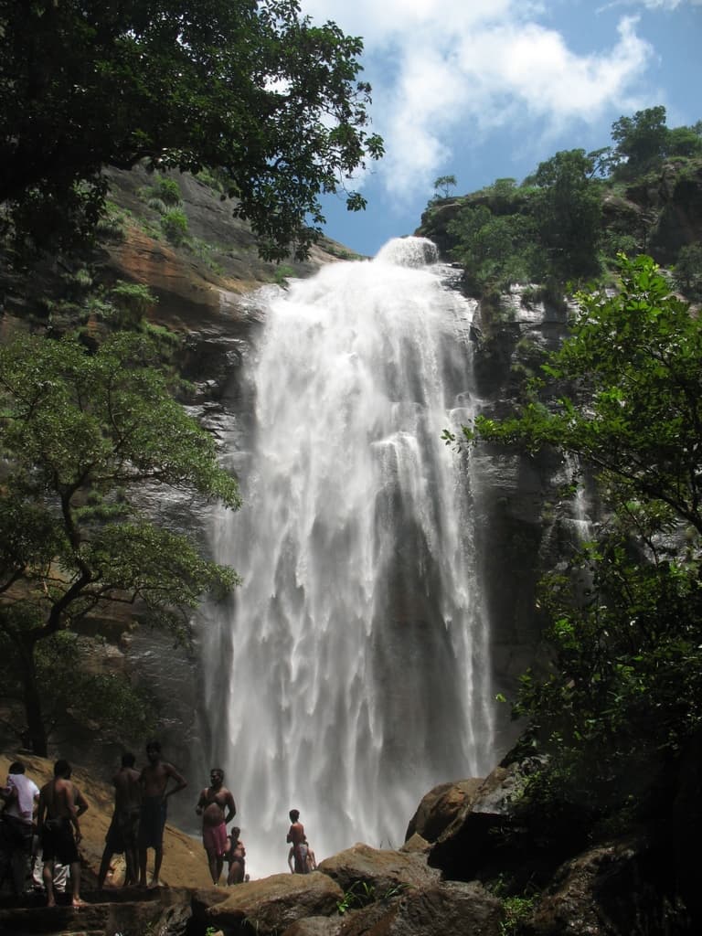 Agaya Gangai Waterfalls